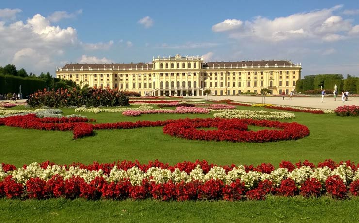 Schonbrunn palace in Vienna