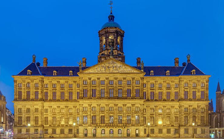 The Royal palace in Amsterdam at night